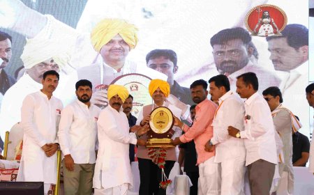 देवेंद्र फडणवीस यांची गहिनीनाथ गडाच्या विकासासाठी कटिबद्धता; नारळी सप्ताह भक्तिमय वातावरणात संपन्न