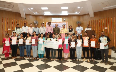 डॉ. बाबासाहेब आंबेडकर सामाजिक समता सप्ताहानिमित्त कोल्हापुरात लाभार्थ्यांना साहित्य वाटप