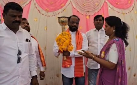 महात्मा फुले वाड्यातून आलेल्या क्रांतीज्योतचे बुलढाण्यात जल्लोषात स्वागत