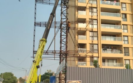 पिंपरी चिंचवडमध्ये विनापरवाना जाहिरात फलकांवर कारवाई; महापालिकेची कडक भूमिका