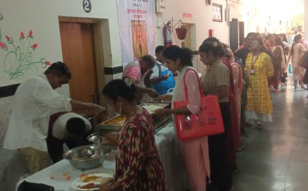 जनगणना प्रशिक्षण शिबिरात शौचालयाशेजारी जेवणाची व्यवस्था; आरोग्य विभागावर निष्काळजीपणाचे आरोप