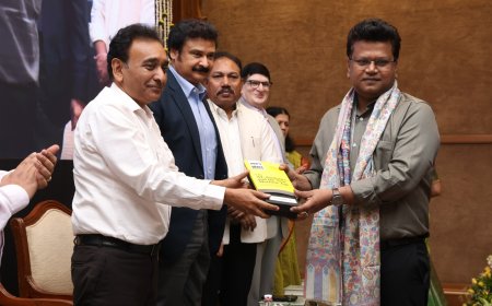 सेवा हक्क दिनी पुणे महापालिका आयुक्त नवल किशोर राम यांचा राज्यस्तरीय सन्मान