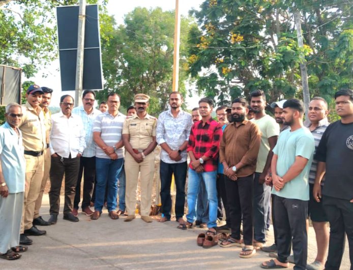 वेळास येथे सीसीटीव्ही कॅमेऱ्यांचे उद्घाटन; संतोष आवटी यांच्या हस्ते कार्यक्रम संपन्न