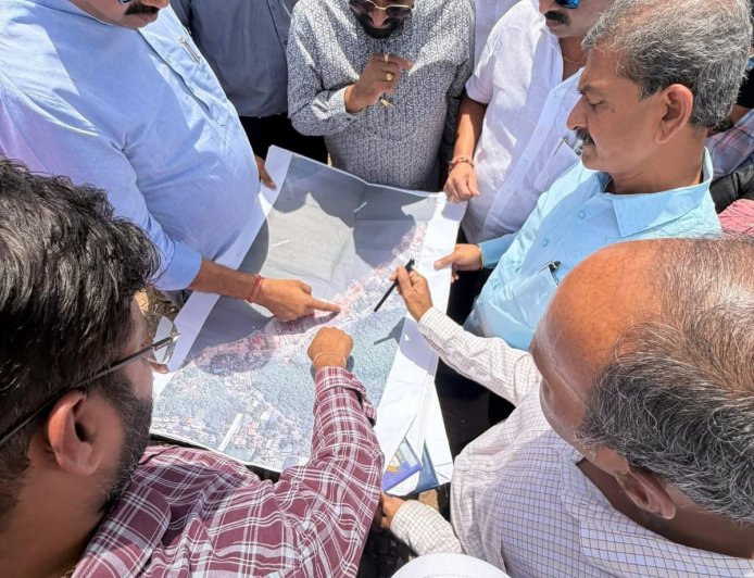 घोडबंदर समुद्रकिनाऱ्यावर चौपाटी प्रकल्पाविरोधात नागरिक आक्रमक; पुनर्वसनाबाबत प्रश्नचिन्ह