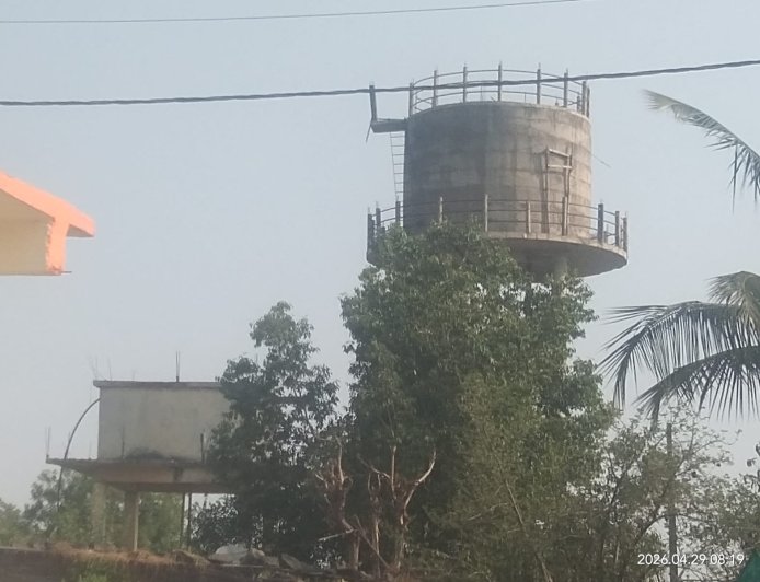 केदारवस्तीतील पाणीटंचाई तीव्र; दोन टाक्या असूनही पुरवठा बंद, ग्रामस्थांची पाण्यासाठी भटकंती