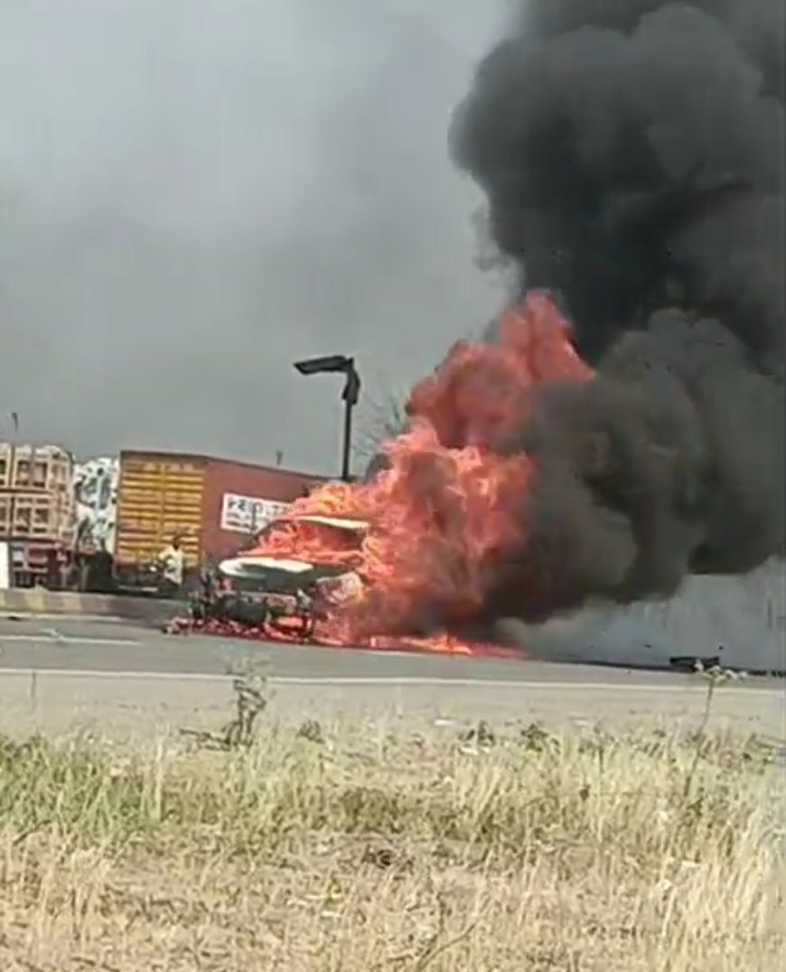 राष्ट्रीय महामार्गावर कार-दुचाकी अपघातानंतर भीषण आग; तीन जण गंभीर जखमी