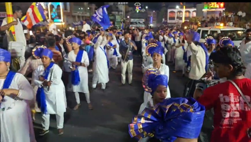 बुलढाण्यात डॉ. बाबासाहेब आंबेडकर जयंती उत्साहात; जयस्तंभ चौकात मध्यरात्री फटाक्यांची आतिषबाजी