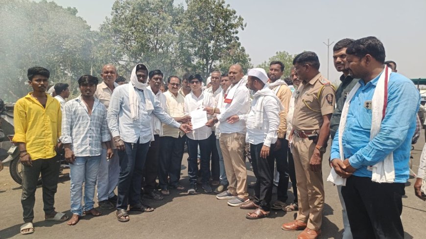 हिंगोलीत हळदीची होळी; भाव घसरल्याने शेतकऱ्यांचा संताप, सरकारविरोधात आंदोलन