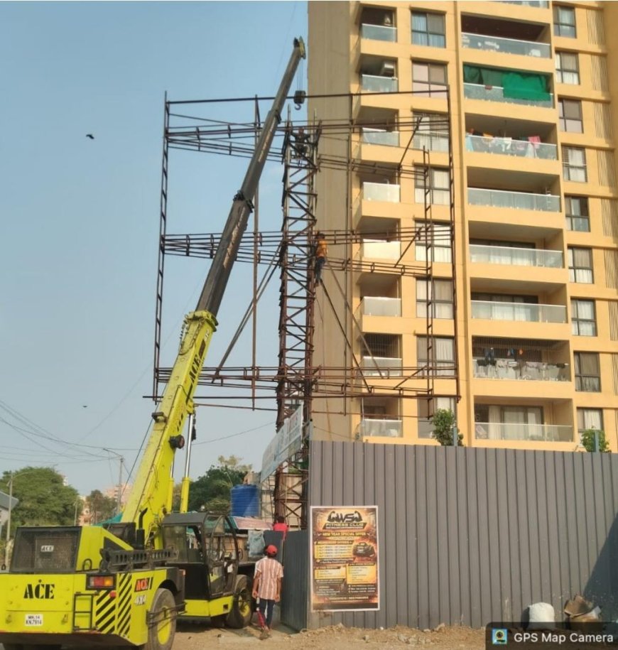 पिंपरी चिंचवडमध्ये विनापरवाना जाहिरात फलकांवर कारवाई; महापालिकेची कडक भूमिका