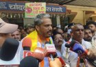 कांद्याला योग्य भाव मिळावा यासाठी चांदवडमध्ये शेतकऱ्यांचे रस्ता रोको आंदोलन; विरोधी पक्ष नेत्यांची उपस्थिती