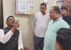 एसटी उपहारगृहात मंत्र्यांची साधी-सरळ भेट; प्रवाशांसोबत वडापाव आणि कॉफीचा आस्वाद