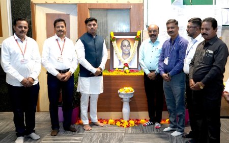 पिंपरी चिंचवड महानगरपालिकेत राष्ट्रसंत तुकडोजी महाराज जयंतीनिमित्त अभिवादन