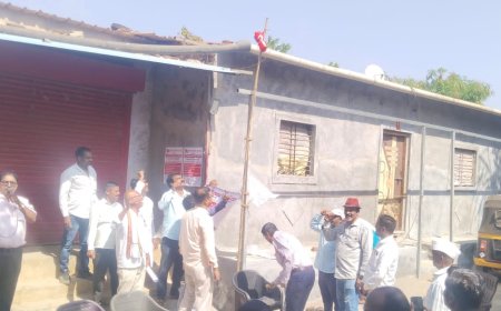 घोटीतील भगतसिंग नगर येथे कामगार दिनानिमित्त झेंडावंदन; शेतकरी व कामगारांचा उत्स्फूर्त सहभाग