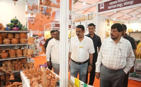 केंद्रीय मंत्री रामदास आठवले यांच्याकडून ‘महालक्ष्मी सरस’चे कौतुक; उमेदच्या उत्पादनांची चव पोहोचणार मंत्र्यांच्या किचनमध्ये