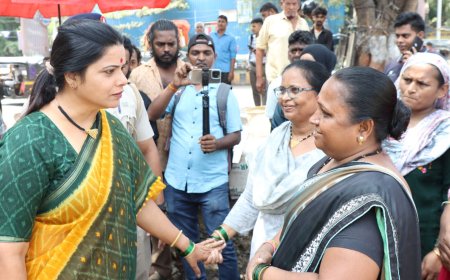 “मी हाय तुझ्या पाठीशी, म्हावरं काप बिनधास्त” – महापौर रितू तावडे यांचा वाकोला मासळी बाजारातील कोळी भगिनींना दिलासा