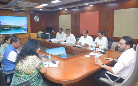 एलआयसीच्या ६८ जुन्या उपकरप्राप्त इमारतींच्या पुनर्विकासासाठी म्हाडाची बैठक