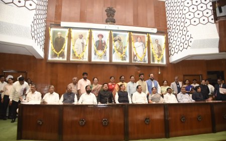 विधानपरिषदेत नवनिर्वाचित १० सदस्यांचा शपथविधी; सभापती प्रा. राम शिंदे यांच्या हस्ते शपथ