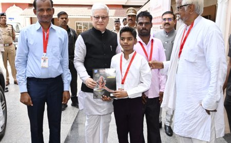 राज्यपाल जिष्णू देव वर्मा यांनी दिव्यांग व अनाथ मुलांच्या काष्ठशिल्प प्रदर्शनाला दिली भेट