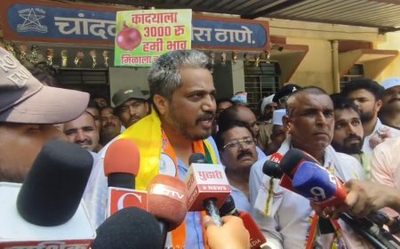 कांद्याला योग्य भाव मिळावा यासाठी चांदवडमध्ये शेतकऱ्यांचे रस्ता रोको आंदोलन; विरोधी पक्ष नेत्यांची उपस्थिती