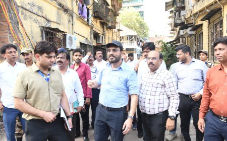 पावसाळ्यापूर्वी म्हाडाची धोकादायक इमारतींवर कारवाई; उपाध्यक्ष संजीव जयस्वाल यांनी अतिधोकादायक इमारतींची पाहणी केली