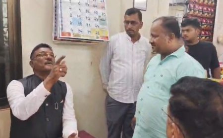 एसटी उपहारगृहात मंत्र्यांची साधी-सरळ भेट; प्रवाशांसोबत वडापाव आणि कॉफीचा आस्वाद