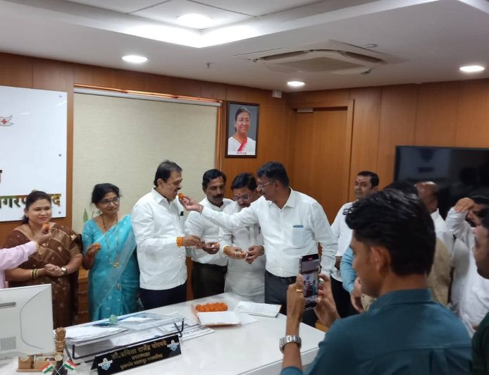भाजपच्या विजयाचा जल्लोष; कुळगाव बदलापूरमध्ये पेढे वाटून साजरा आनंदोत्सव