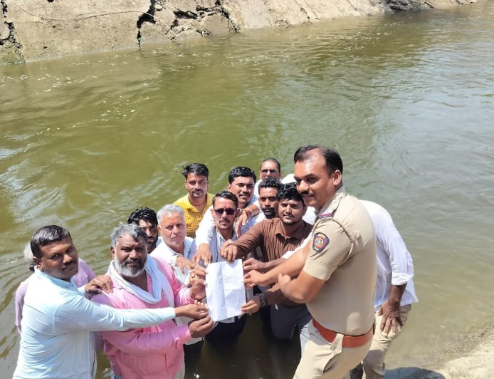सिद्धेश्वर धरणाचे पाणी केळी पाझर तलावात सोडा; २७ गावांच्या शेतकऱ्यांचे जलसमाधी आंदोलन