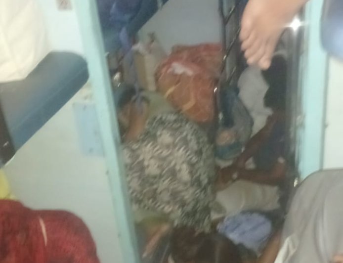 लातूर-मुंबई ट्रेन क्रमांक 22108 मध्ये प्रचंड गर्दी; प्रवाशांच्या सुरक्षिततेचा प्रश्न ऐरणीवर