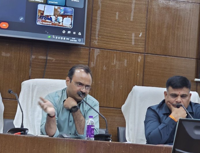 बोव्हाईन ब्रीडिंग ॲक्टची प्रभावी अंमलबजावणी करा; नोंदणीविना कृत्रिम रेतन सेवा देणाऱ्यांवर कारवाई – पशुसंवर्धन आयुक्त डॉ. किरण पाटील