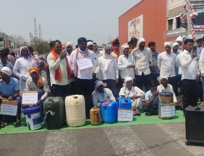 वारंगा फाटा येथे क्रांतिकारी शेतकरी संघटनेचा तीव्र रास्ता रोको; शेतकरी प्रश्नांवर प्रशासनाला धारेवर