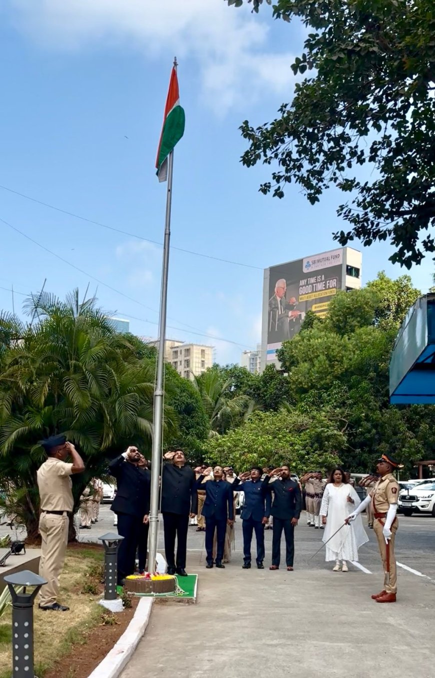 म्हाडा मुख्यालयात महाराष्ट्र दिनानिमित्त ध्वजवंदन; उपाध्यक्ष संजीव जयस्वाल यांच्या हस्ते कार्यक्रम संपन्न