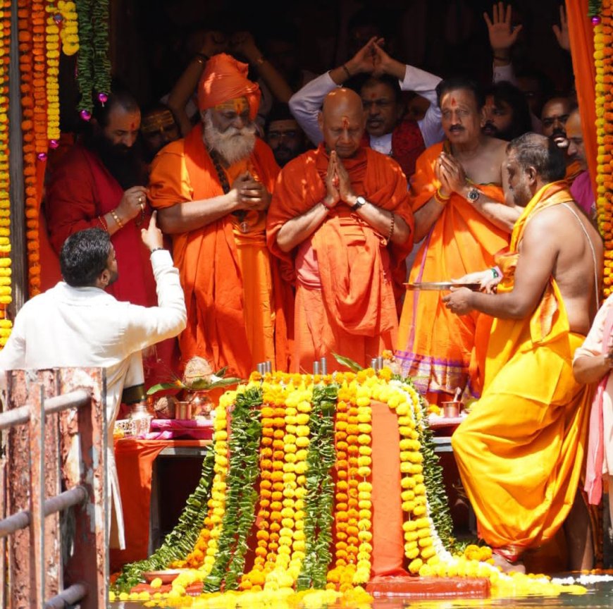 कुंभमेळा २०२७: कुशावर्त तीर्थ येथे ध्वजस्तंभाचा शिलान्यास; साधू-महंतांच्या उपस्थितीत धार्मिक विधी संपन्न