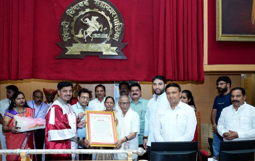 पिंपरी-चिंचवड महानगरपालिकेकडून मधुकर दामोदर जोशी यांचा मानपत्र देऊन सन्मान