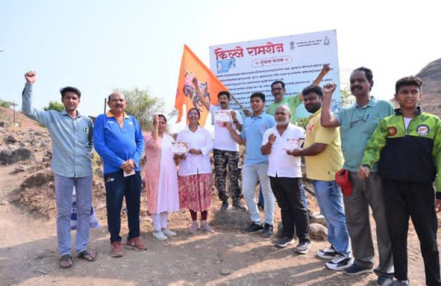 छत्रपती संभाजी महाराज जयंतीनिमित्त रामसेज किल्ल्यावर एक लाख सीड बॉल उधळण