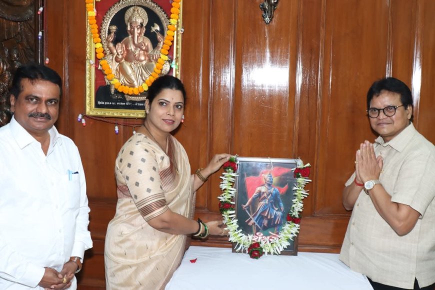 स्वराज्यरक्षक’ धर्मवीर छत्रपती संभाजी महाराजांना महापौर रितू तावडे यांचे अभिवादन