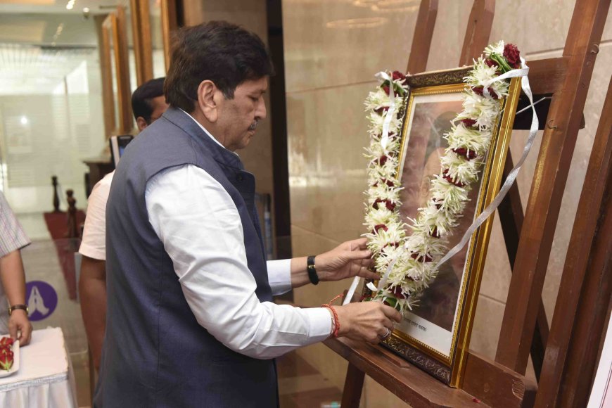 स्वातंत्र्यवीर सावरकर जयंतीनिमित्त मंत्री मंगल प्रभात लोढा यांचे मंत्रालयात अभिवादन