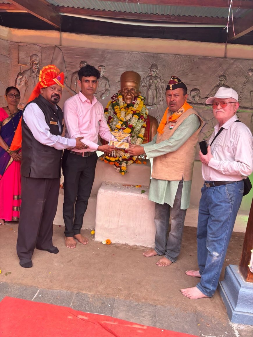 स्वातंत्र्यवीर सावरकरांच्या जयंतीनिमित्त भगूर येथे अभिवादनासाठी सावरकर प्रेमींची मोठी गर्दी