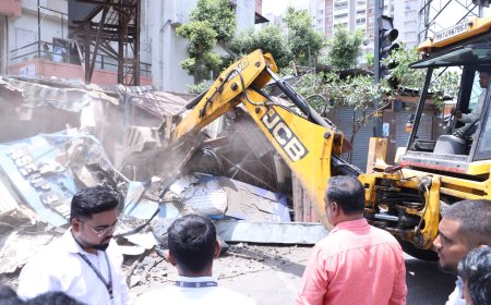 थेरगावमध्ये रस्ता रुंदीकरणासाठी महापालिकेची मोठी कारवाई; १,८५८ चौरस मीटर क्षेत्रावरील ३० अनधिकृत बांधकामे हटवली
