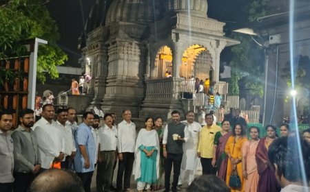 पंतप्रधान नरेंद्र मोदींच्या विक्रमी कार्यकाळानिमित्त नाशिकच्या काळाराम मंदिरात महाआरती