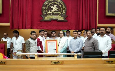 आंतरराष्ट्रीय कथक नर्तक पंडित डॉ. नंदकिशोर कपोते यांचा पिंपरी-चिंचवड महापालिकेत मानपत्र देऊन गौरव