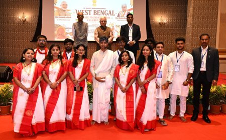 महाराष्ट्र लोकभवन येथे पश्चिम बंगाल राज्य स्थापना दिन उत्साहात साजरा; राज्यपालांकडून सोलापूर विद्यापीठाच्या विद्यार्थ्यांचे कौतुक