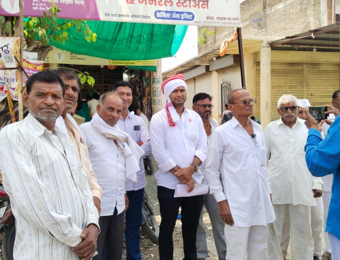 गोरेगावमध्ये शेतकऱ्यांकडून कर्जमाफी शासन निर्णयाची होळी; सरसकट कर्जमाफीची जोरदार मागणी