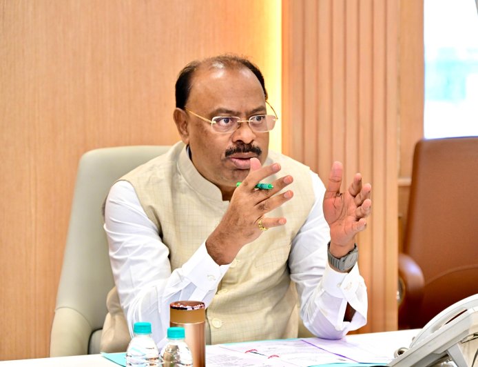 चाळीसगाव सोलर प्रकल्पातील अनियमिततेची चौकशी करा; बाधित शेतकऱ्यांना न्याय देण्याचे बावनकुळे यांचे निर्देश
