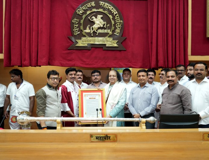आंतरराष्ट्रीय कथक नर्तक पंडित डॉ. नंदकिशोर कपोते यांचा पिंपरी-चिंचवड महापालिकेत मानपत्र देऊन गौरव