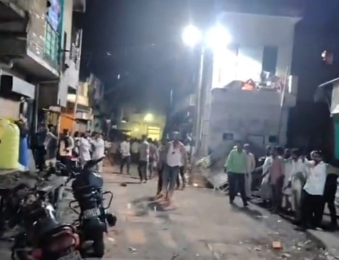 शेगावातील दगडफेक प्रकरणानंतर ‘योगी पॅटर्न’ची चर्चा; आरोपींवर बुलडोझर कारवाईची नागरिकांकडून मागणी