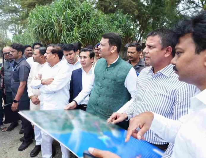पालघरच्या विकासाला वेग; मुख्यमंत्री देवेंद्र फडणवीस यांनी वाढवण बंदर, बुलेट ट्रेनसह महत्त्वाच्या प्रकल्पांची केली पाहणी