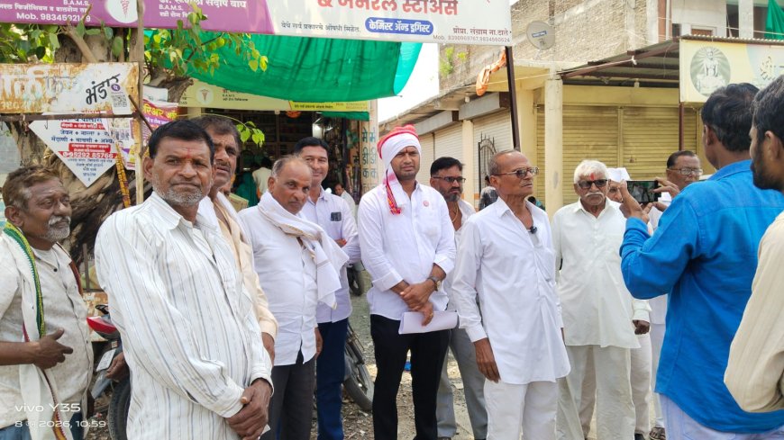 गोरेगावमध्ये शेतकऱ्यांकडून कर्जमाफी शासन निर्णयाची होळी; सरसकट कर्जमाफीची जोरदार मागणी
