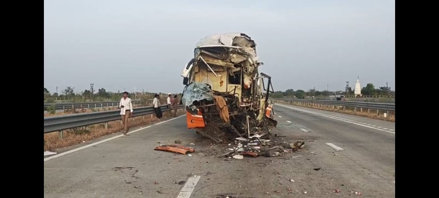 समृद्धी महामार्गावर भीषण अपघात; मेहकरजवळ बसची ट्रकला धडक, 25 प्रवासी जखमी