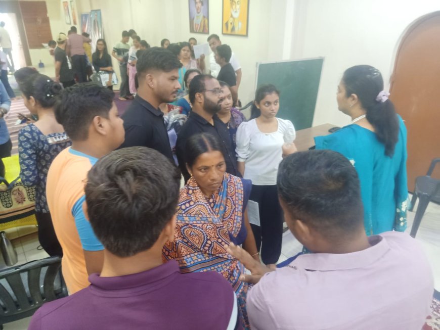 विद्यार्थ्यांच्या उज्ज्वल भवितव्यासाठी सामाजिक संस्थांचा पुढाकार; मोफत करिअर मार्गदर्शन शिबिरास उत्स्फूर्त प्रतिसाद