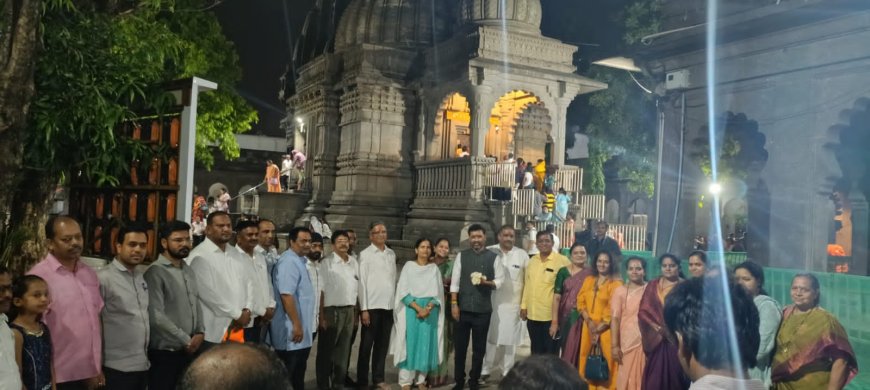 पंतप्रधान नरेंद्र मोदींच्या विक्रमी कार्यकाळानिमित्त नाशिकच्या काळाराम मंदिरात महाआरती